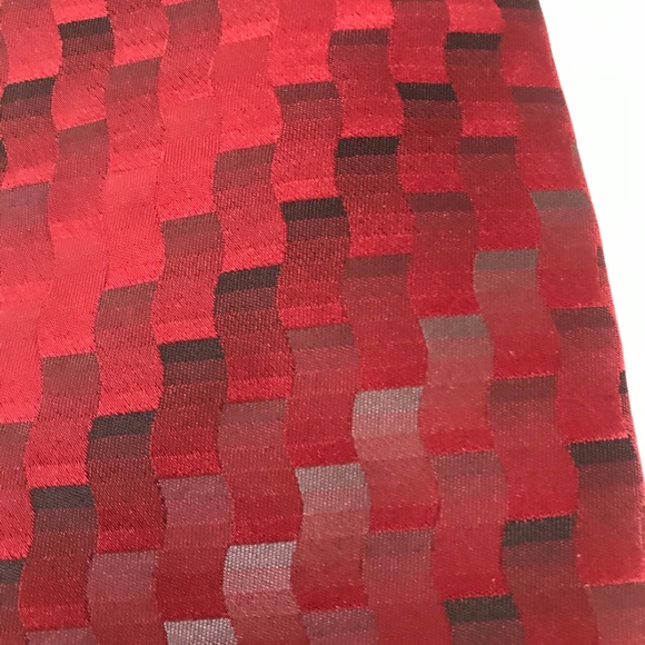 Tie Brand New With Tags MACHINE WASHABLE Red Silver Gray Black Checked StairStep - Picture 9 of 13